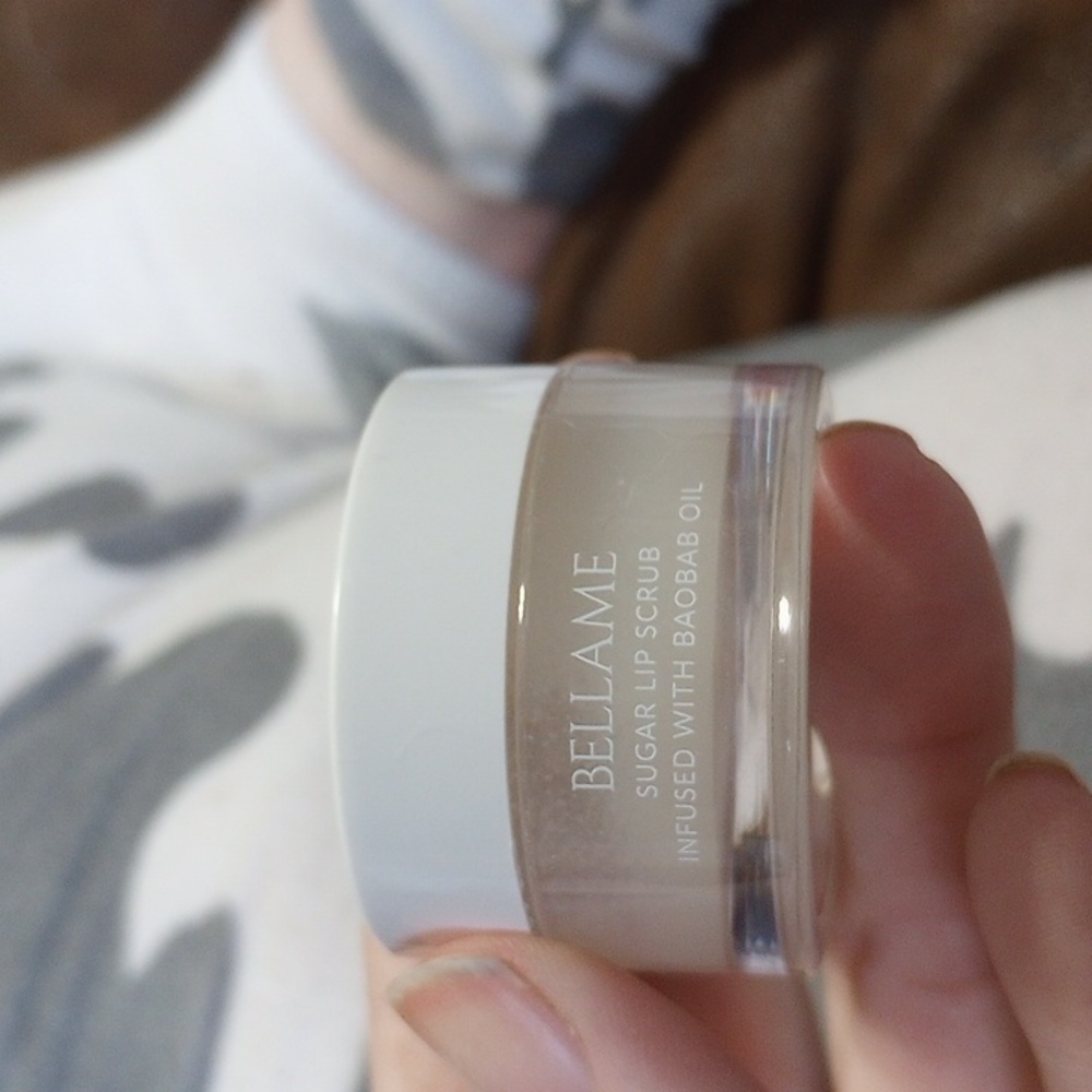 Sugar lip scrub